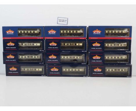 A group of BACHMANN OO gauge GWR Collett passenger coaches all in GWR brown/cream livery - VG/E in G/VG boxes (12)