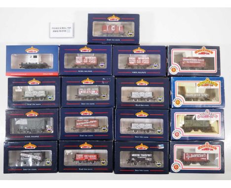 A group of BACHMANN OO gauge wagons of various types - VG/E in G/VG boxes (17)