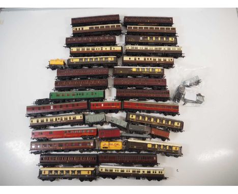 A large quantity of OO gauge unboxed passenger coaches and wagons by HORNBY, AIRFIX and others - generally G (unboxed) (Q)
