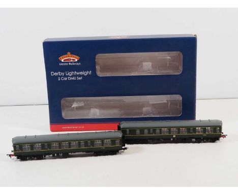 A BACHMANN OO gauge 32-515A Derby Lightweight 2-car DMU in BR green livery - VG/E in VG box