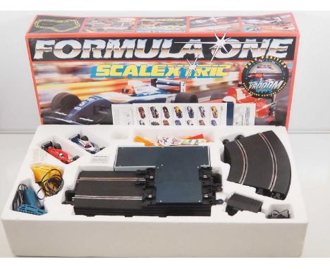 A SCALEXTRIC C1007 Formula One slot car racing set, appears complete - VG in VG box