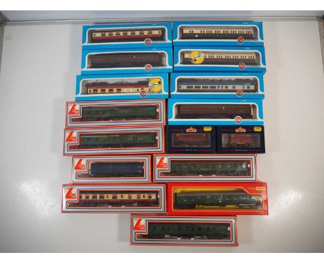 A group of OO gauge coaches and wagons by BACHMANN, AIRFIX and others - VG/E in VG boxes (16)