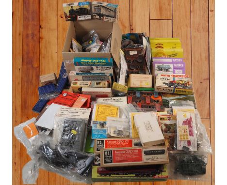 A very large selection of OO gauge kits and accessories by AIRFIX, RATIO, MERIT and others - contents unchecked, inspection r