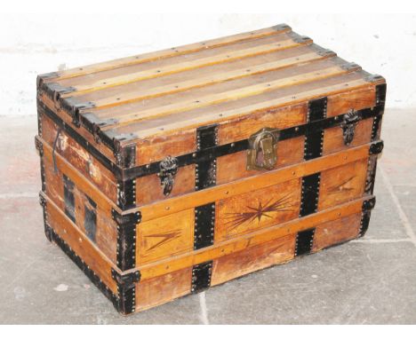 A vintage trunk. L78cm