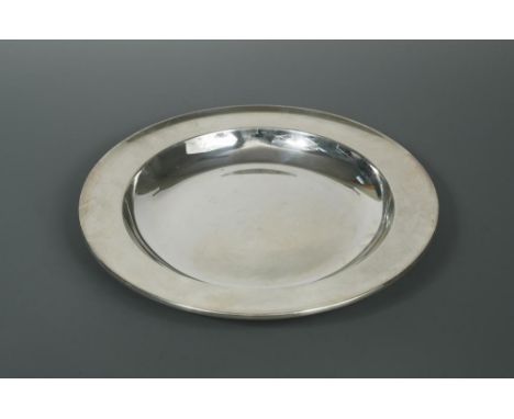 A 20th century Italian metalwares silver dish, by Romeo Miracoli &amp; Figlio SRL, Milano, of plain, circular form, marked to