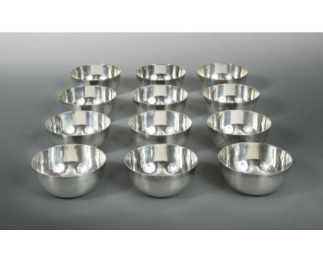 A set of twelve 20th century Italian metalwares silver ice cream bowls, by Romeo Miracoli &amp; Figlio SRL, Milano, of plain 