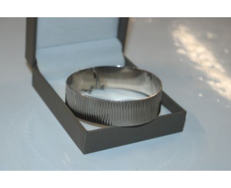 1975 Maylin Products Ltd. solid silver bangle, approx. 27gms 