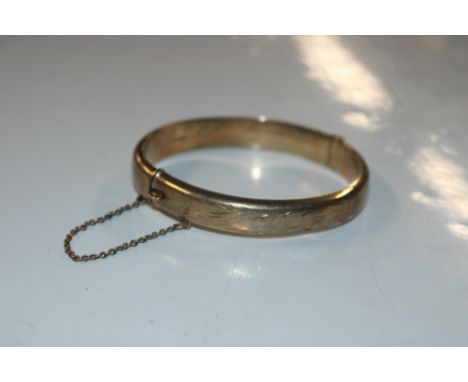 A 9ct gold snap bangle, approx. 13.5gms