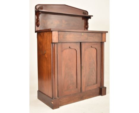 A 19th century William IV mahogany chiffonier credenza. The chiffonier having a raised gallery back with single shelf and app