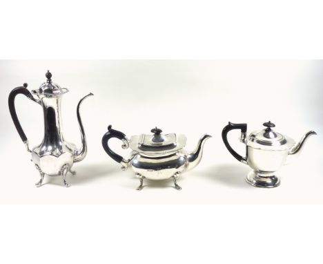 Edwardian silver teapot of moulded rounded rectangular form, with a shaped rim and hinged cover, initalled "R", by Walker and