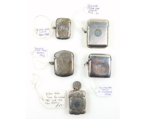 Silver vesta case with engine turned and dot decoration with a vacant cartouche, Chester, 1913, H.5.1cm, another 1912, 2 1913