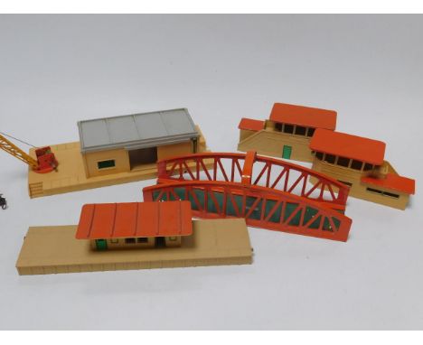 A Hornby 00 engine shed, (2-Road), 500, boxed, commercial station, platforms, signal boxes, footbridges, buffers, and sundrie