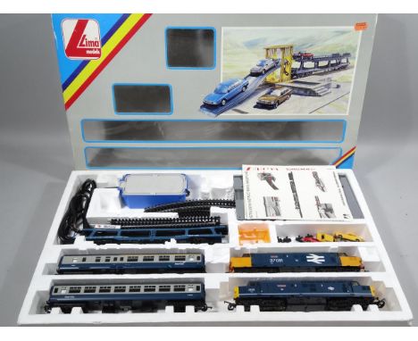 A Lima OO-gauge Class 37 diesel locomotive and Intercity carriage set, no. 37081, 5cm high. (boxed)