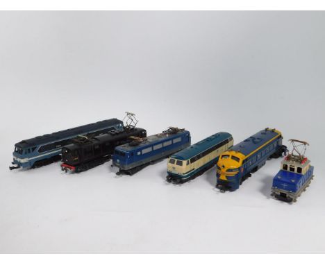 A Tri-ang TR 00 gauge diesel locomotive, blue and yellow livery, and RSO Co-Co diesel SNCF locomotive, Lima DB locomotive, Br