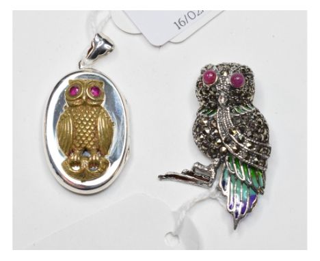 A silver owl brooch, with ruby eyes, and another similar (2) Condition report Modern
