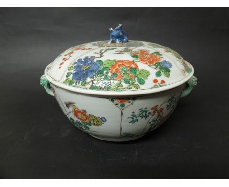 A 19th Century Chinese covered dish with hand painted detail, finial a/f