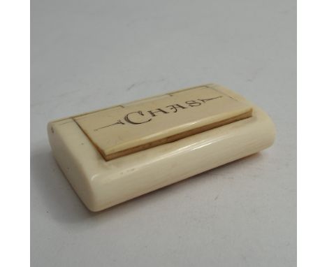 Ivory scrimshaw snuff box decorated with a paddle steam boat SS Strus 1837 with the name Chas to the lid - 5cm long 