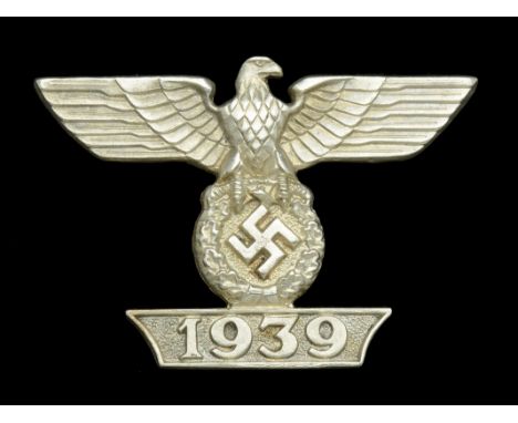 A 1939 Clasp to the Iron Cross First Class 1914. A rare screw-back 1st Pattern, with scalloped edges to the ‘1939’ date box. 