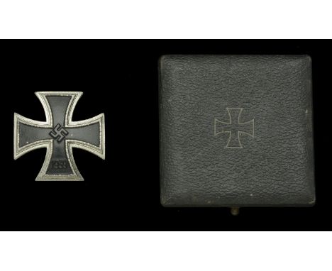 An Iron Cross First Class 1939, Schinkel Type, in Presentation Case. A Rare 1st Pattern Deumer, a one-piece convex model. Not