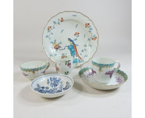 An 18th century Worcester porcelain dish, painted with a bird perched on a rock, within a scalloped border, 22cm diameter, be
