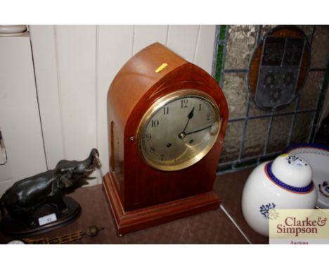 An Edwardian mahogany cased mantel clock having eight day movement 
