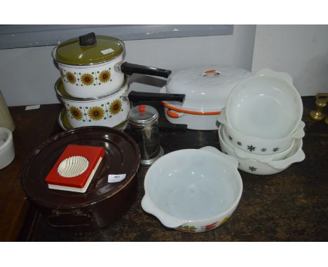 Vintage Kitchenware Including Pyrex Dishes etc. 