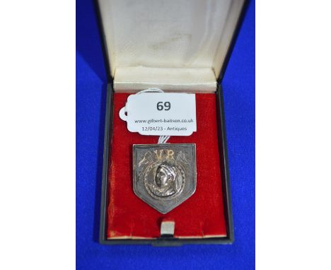 Queen Victoria 1886 Jubilee Silver Brooch - Hallmarked Birmingham 1886, ~6.38g 