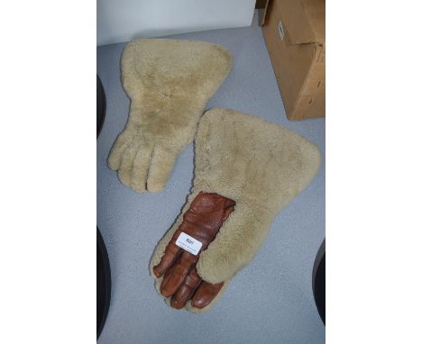 Pair of Vintage Sheepskin Motoring Gloves 