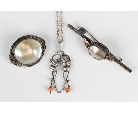 A silver and coral bead pendant in an Arts and Crafts foliate design, unmarked, weight 1.5g, length 4cm, with a neckchain, le