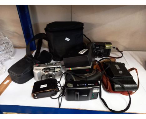 A quantity of old cameras including Polaroid Super Color 635