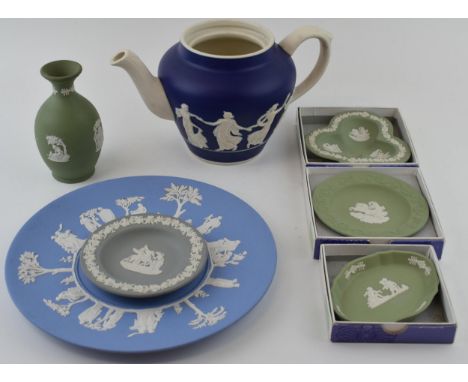 Wedgwood Jasperware to include a grey pin dish, a plate, a green vases and dishes with a Dudson dip blue teapot (without lid)