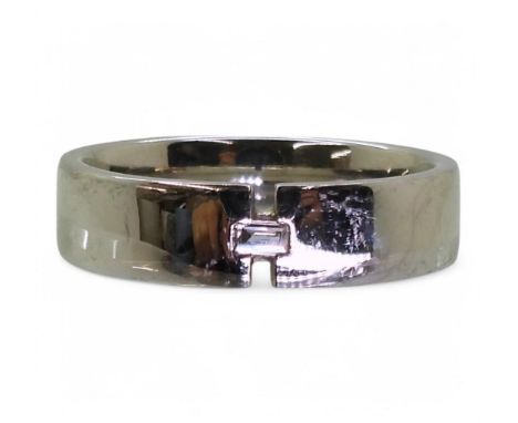 A GENTS WEDDING BAND the court style platinum ring is set with a baguette cut diamond accent of approx 0.07cts. Finger size U