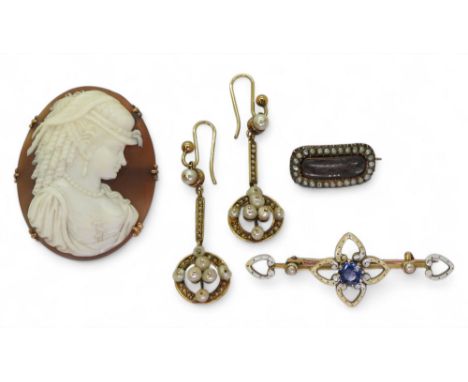 VINTAGE JEWELS a well carved cameo brooch, depicting a maiden in profile, in a yellow metal brooch mount, dimensions 3.5cm x 