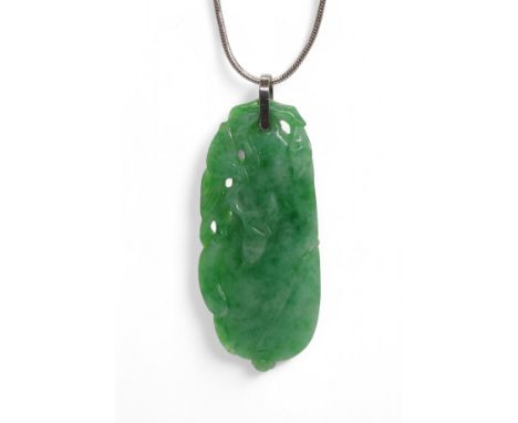 A CHINESE GREEN HARDSTONE PENDANT carved with a fruit and a little bird, it has a white metal bail and is on a silver 41cm sn