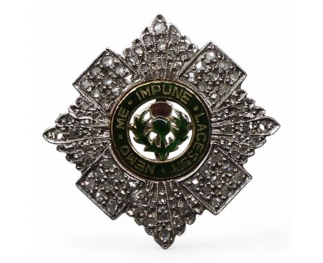 A SCOTS GUARDS SWEETHEART BROOCHMade in yellow and white 9ct gold, with Birmingham hallmarks for 1971, with central motto (Ne