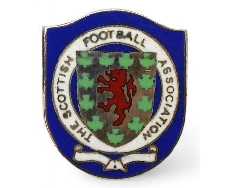 A 9ct GOLD AND ENAMEL SCOTTISH FOOTBALL ASSOCIATION LAPEL BADGE Hallmarked for "RH", Birmingham, 1974, weight 9g Condition Re