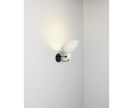 Vittoriano ViganòAdjustable wall light, 1950sPainted metal, painted aluminium, brass.23 × 46 × 27 cmManufactured by Arteluce,