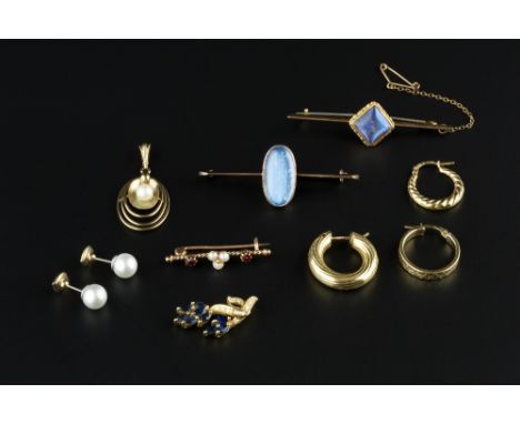 A SMALL COLLECTION OF JEWELLERY, comprising a sapphire and diamond foliate pendant, stamped '585', a cultured pearl pendant, 