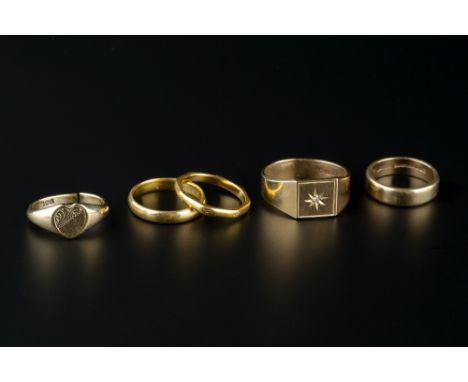 A COLLECTION OF RINGS, comprising two 22ct gold wedding bands, a 9ct gold wedding band, a diamond set panel ring, 9ct gold mo