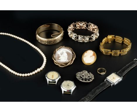 A COLLECTION OF JEWELLERY, to include a diamond set panel ring, stamped '18ct &amp; Plat', a Victorian oval shell cameo brooc