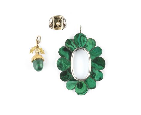 A COLLECTION OF ANTIQUE AND LATER JEWELLERY, comprising an oval shell cameo pendant, carved to depict Hebe administering nect