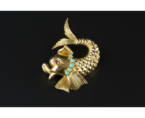 A VARI GEM-SET NOVELTY BROOCH, modelled as a stylised fish, with circular mixed-cut ruby eye, turquoise cabochon collar and S