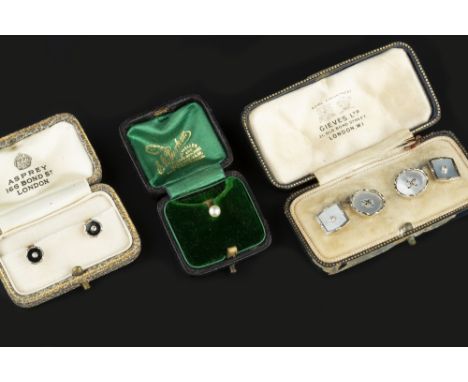 A COLLECTION OF GENTLEMAN'S DRESS JEWELLERY, comprising a pair of mother of pearl cufflinks, each with single old-cut diamond