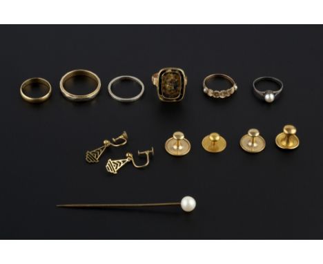 A COLLECTION OF JEWELLERY, to include two dress studs by Tiffany &amp; Co, each stamped '18k', a two colour precious metal we