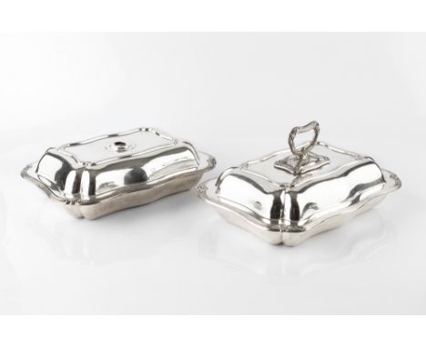 A PAIR OF EDWARDIAN SILVER ENTRÉE DISHES AND COVERS, with shaped, foliate cast and reeded borders by George Howson, Sheffield