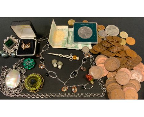 Costume Jewellery - A Scottish sterling silver Celtic kilt pin; a circular gilt metal and greenstone brooch; a Baroque diaman