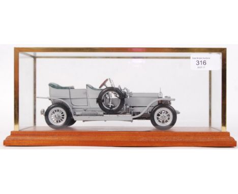 A Franklin Mint precision diecast model 1907 Rolls Royce. 1:24 scale, within the original glass presentation case. 