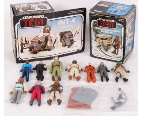 A collection of assorted vintage Star Wars toys by Kenner / Palitoy. Comprising of 10x vintage action figures, along with som