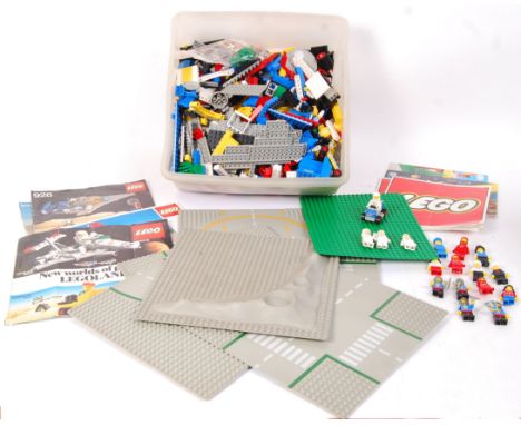 A good collection of original vintage 1970's / 1980's Lego. Including a tub of approx 2kg of assorted 1980's Lego (mostly app