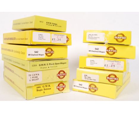 A collection of 11x original vintage 00 / H0 gauge Ratio Plastic Railway Model Kits to include; 613 4 Wheel Brake Third, 5062